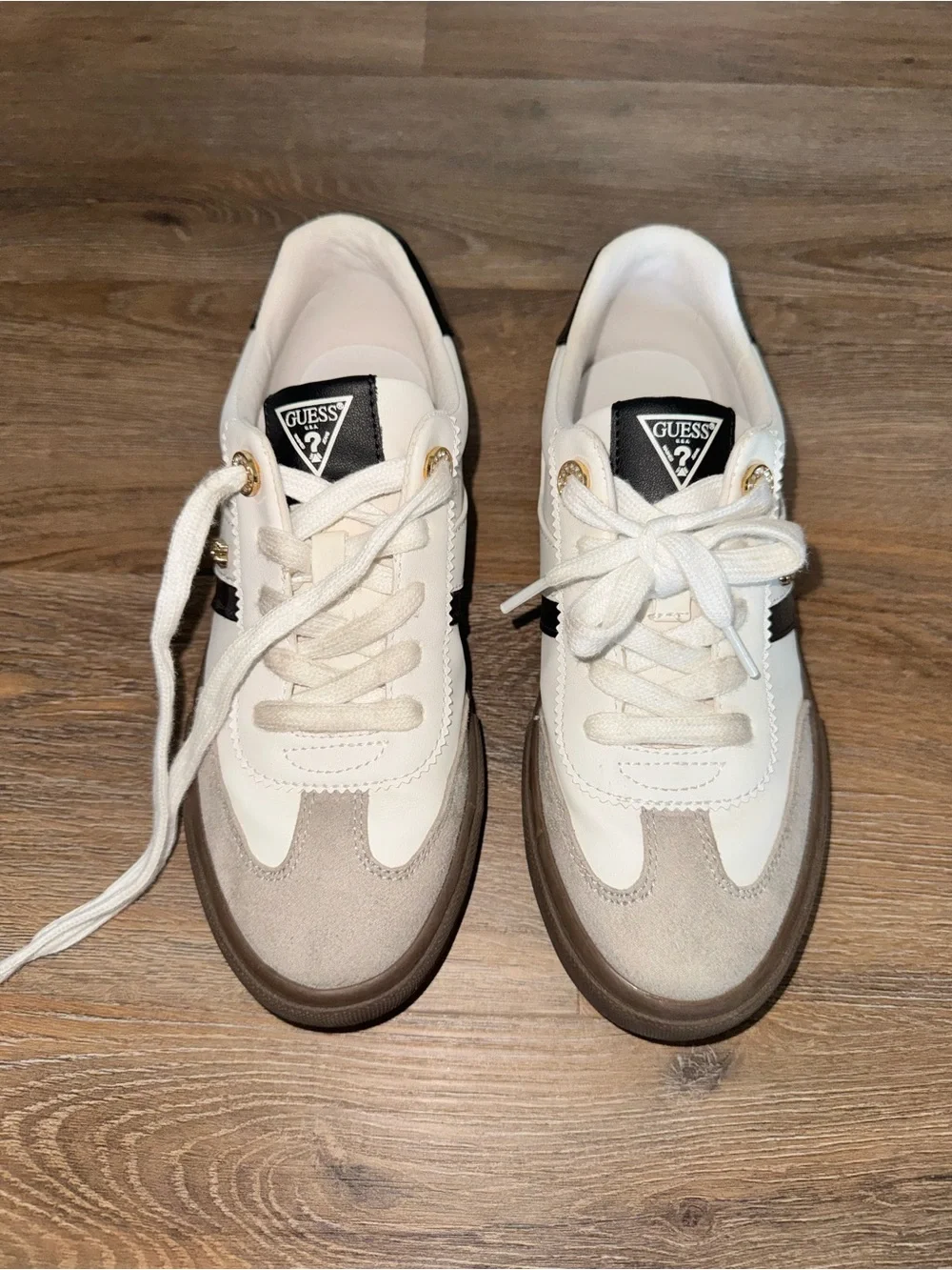 Guess classic low